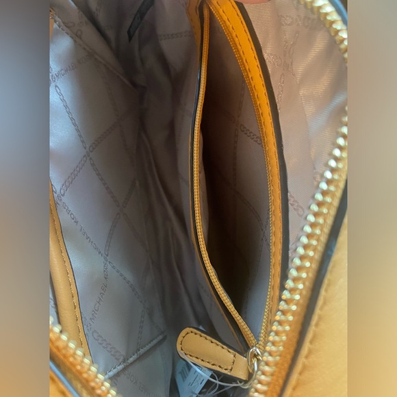 Michael Kors NWT Quilted Leather Camera Bag - Picture 16 of 16